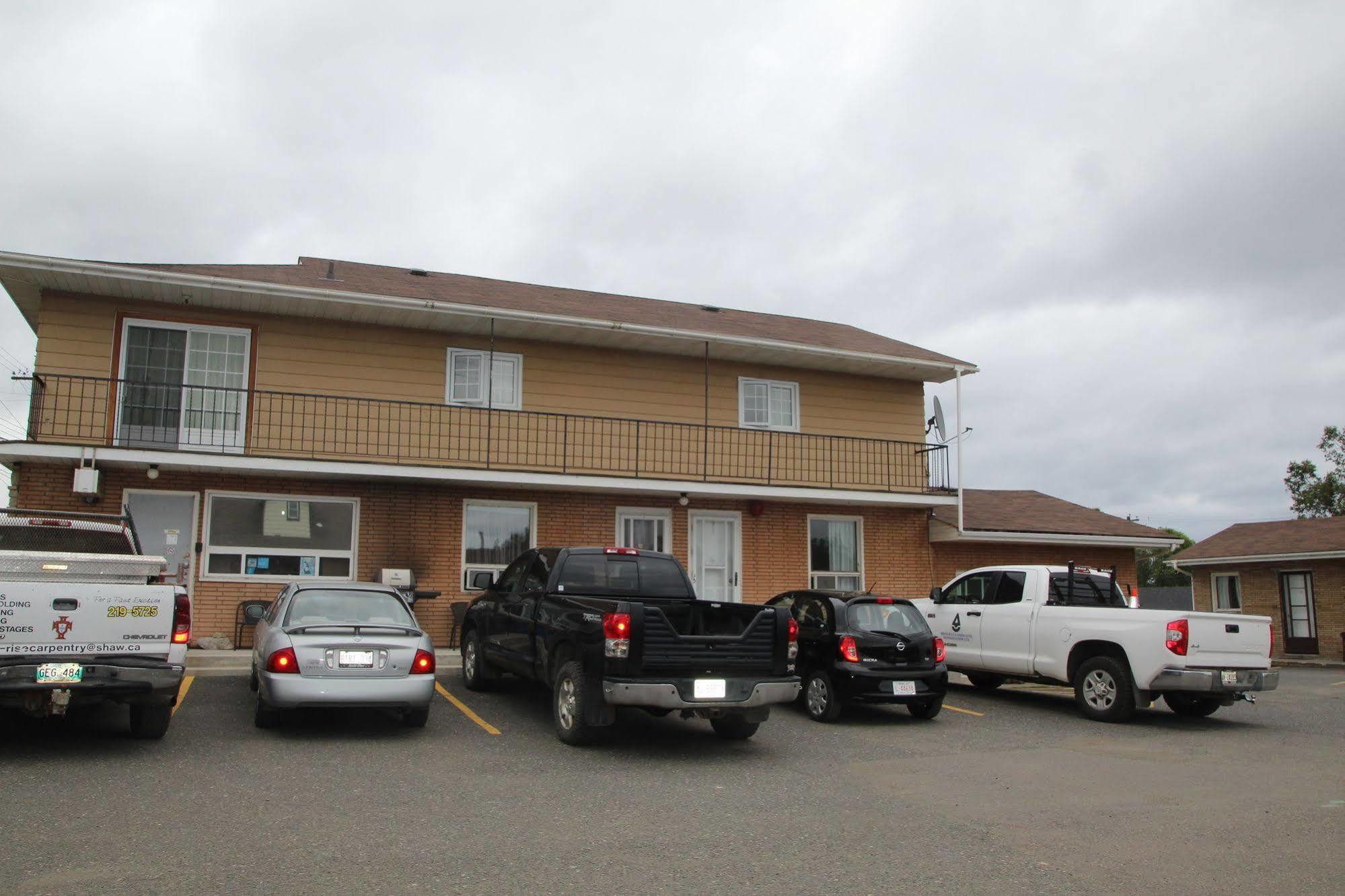 Lakehead Motelサンダーベイ エクステリア 写真