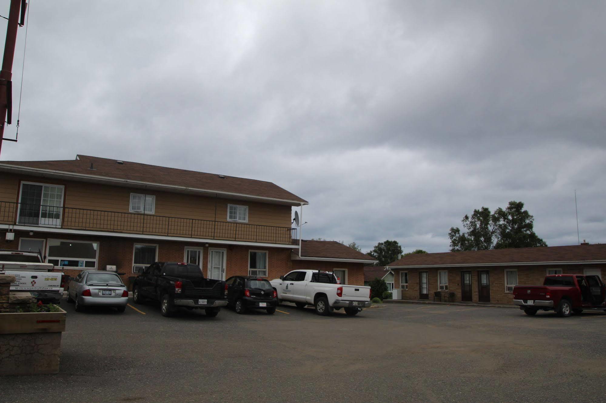 Lakehead Motelサンダーベイ エクステリア 写真